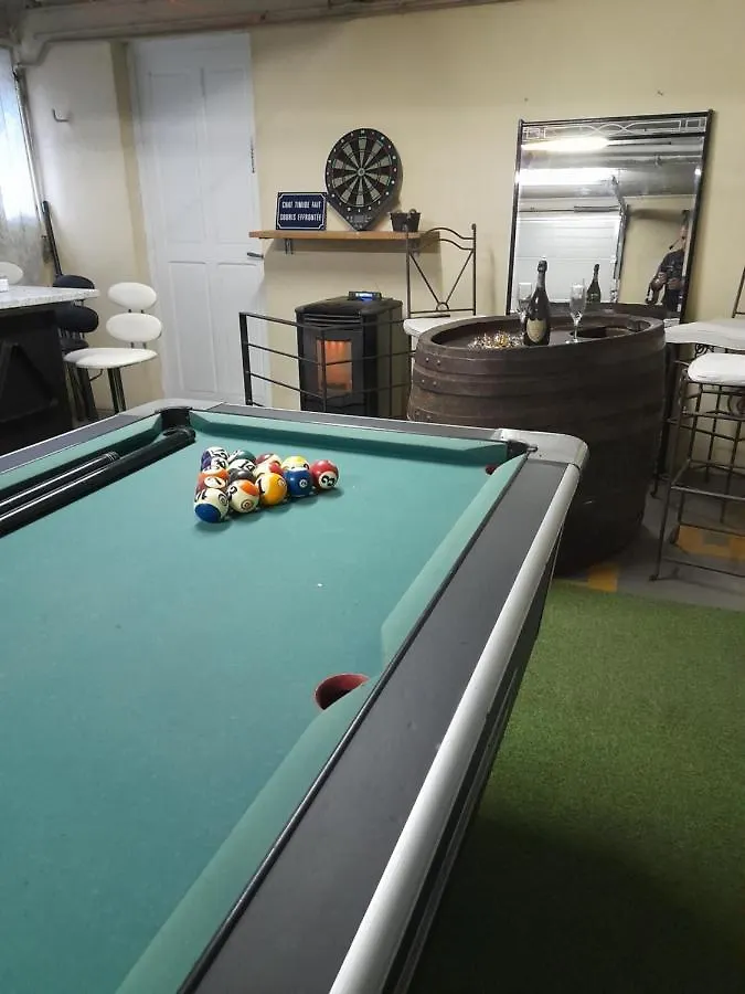 Au Bout Du Monde ! Apartment Montreal La Cluse Homestay